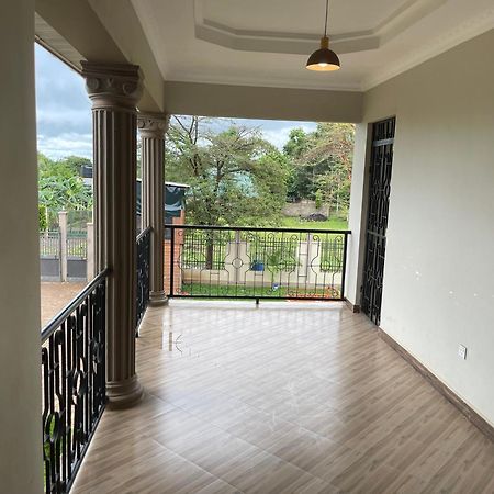 The Golden Suite Apartment Arusha Bagian luar foto